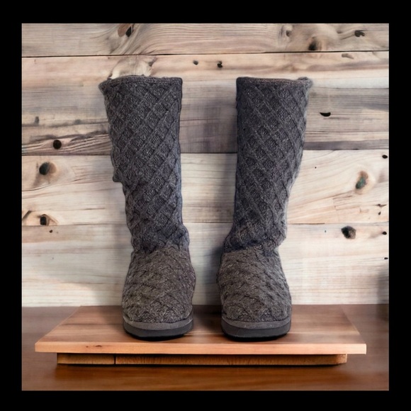 Tall UGG gray three button waffle knit boots Fold up or down worn tall or short - Picture 10 of 17